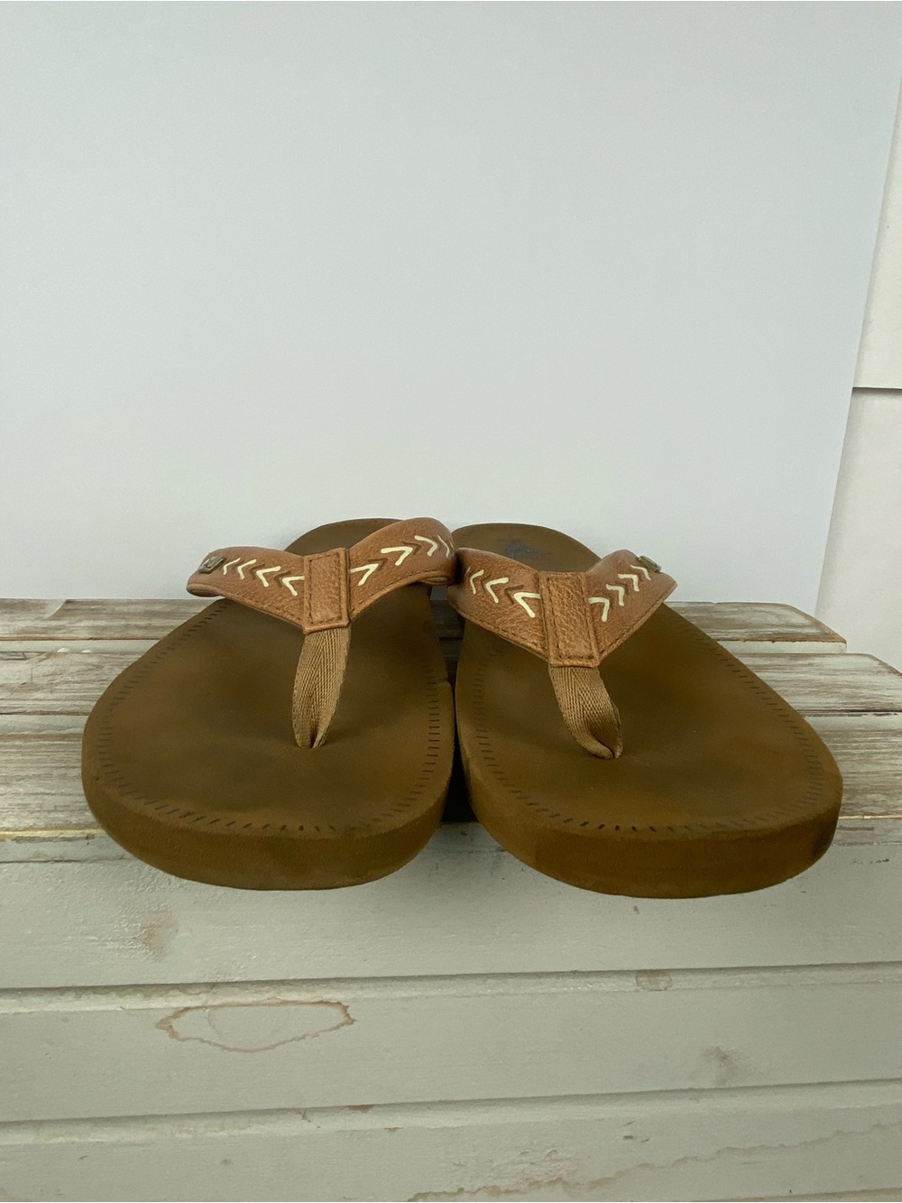 Reef Women's Beachbreak Flip Flop Sandals in tan embroidered strap detail size 9 - Picture 8 of 12